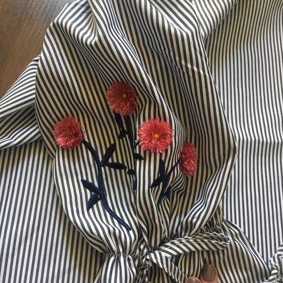 Off shoulder striped blouse - Picture 4 of 6